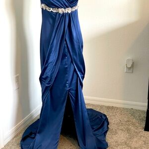 Niki Lavis size 8 formal gown. $50